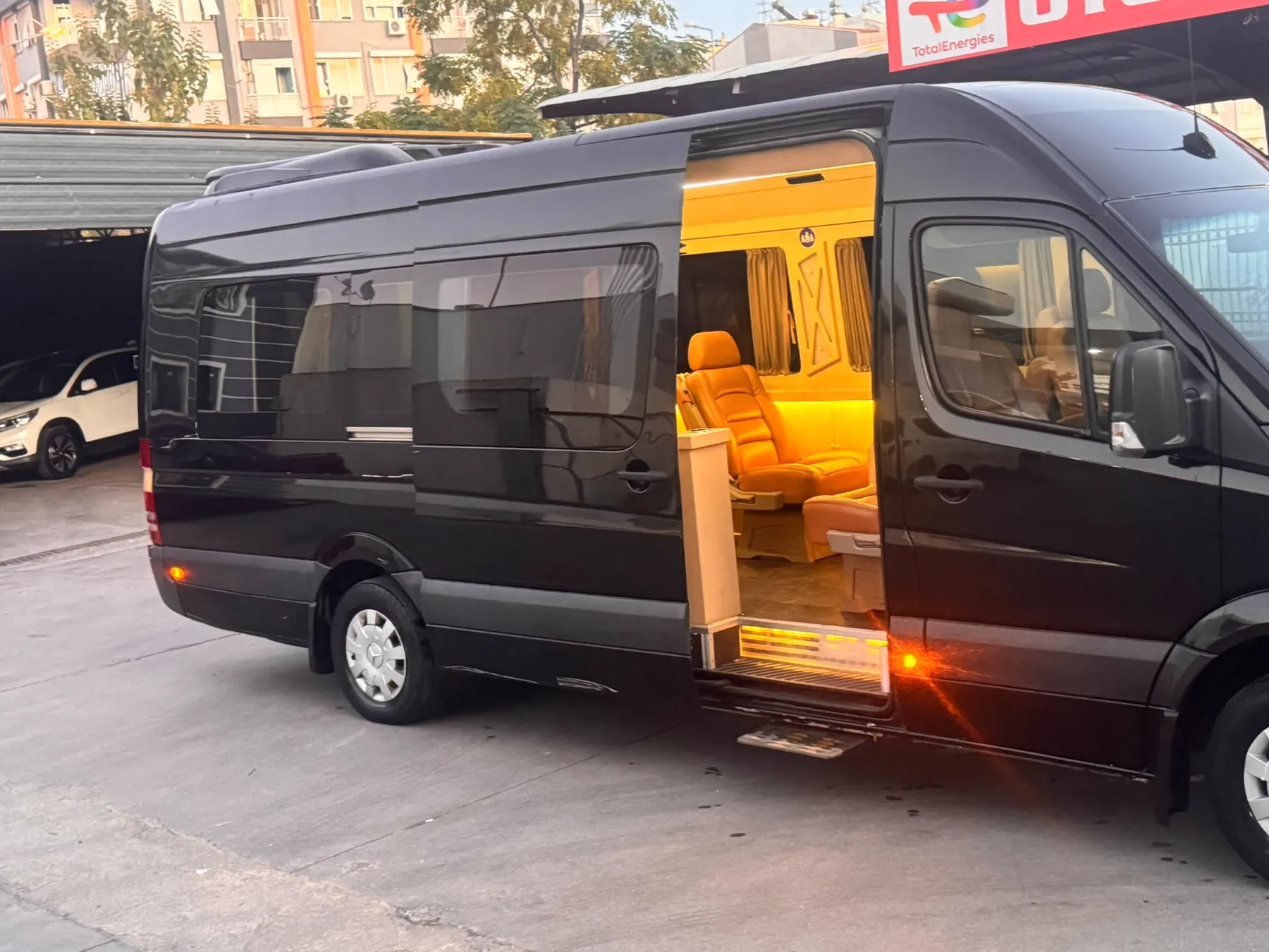 ASL VIP Transfer vehicle exterior 19
