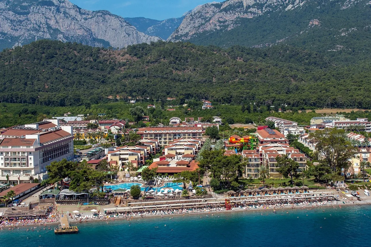 CRYSTAL AURA AQUA COLLECTİON hotel in KEMER · Kemer